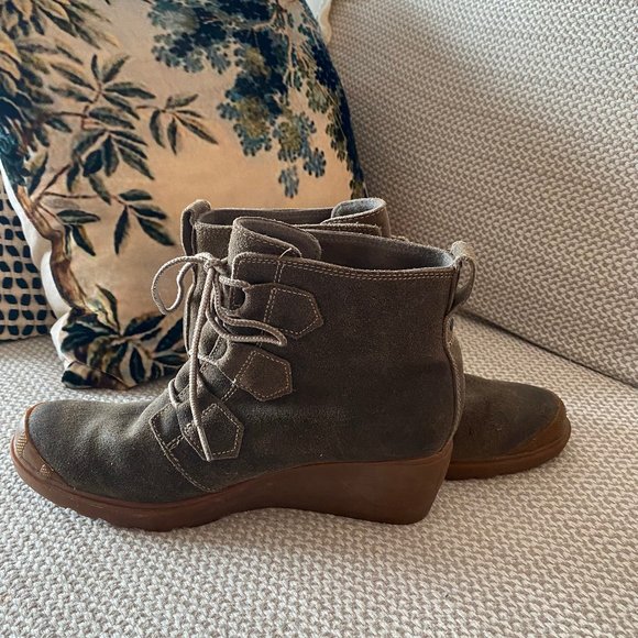 Sorel “Toronto” Lace-Up Booties - Picture 7 of 13